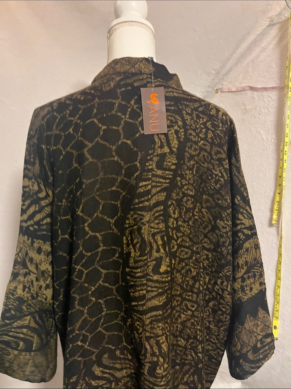 Black & Gold Open-Front Draped Kimono Jacket - Picture 5 of 10